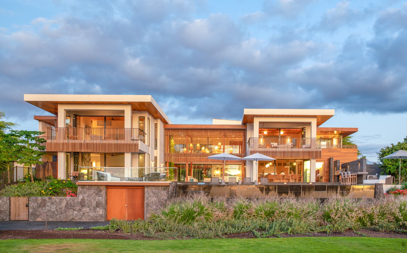 Airbnb in Hawaii with residential glass walls